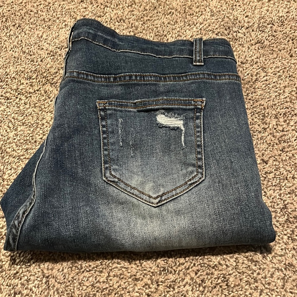 Distressed skinny jeans size 31